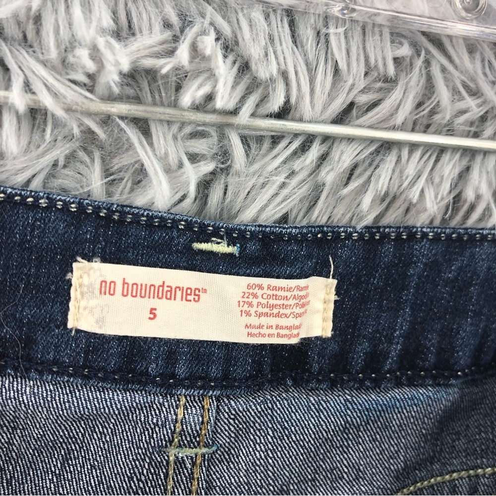 No Boundaries Shorts Womens Size 5 Denim Booty Frayed Hems - Picture 5 of 7